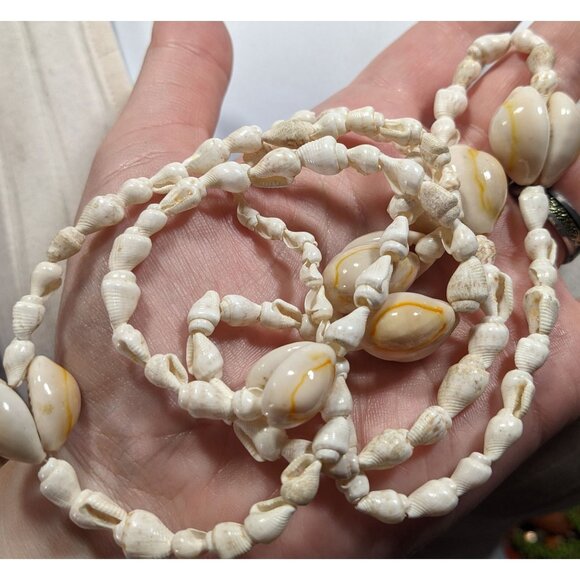 Vintage Beachy Cowrie Mixed Shell Necklace - Picture 3 of 4